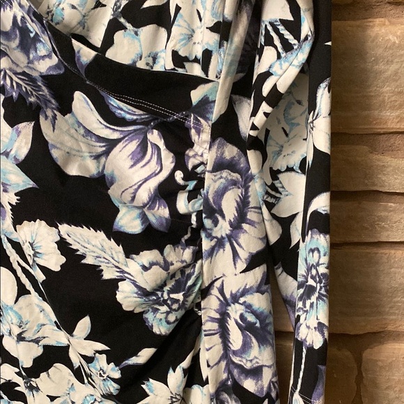 Soft surrounded Floral V-Neck Dress Size L - Picture 3 of 8